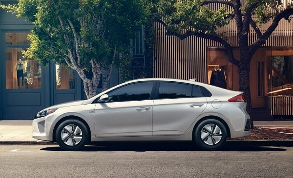 5 Affordable Hybrid Cars That Will Help You Reduce Your Carbon Footprint In 2022!