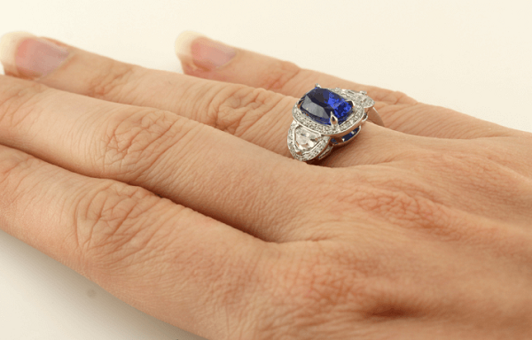 5 different sapphire engagement ring designs that you can purchase!