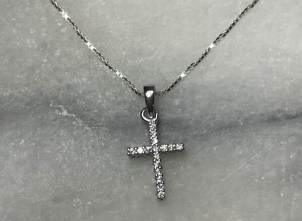 What led to the Rise in Popularity of Giving Cross Jewelry?
