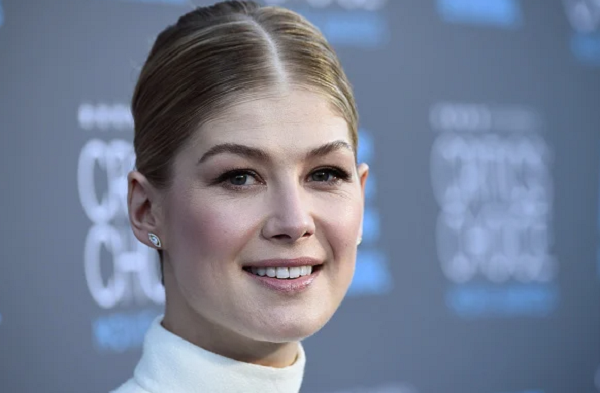 Rosamund Pike Net Worth : Age, Height, and Biography Revealed!